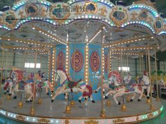 豪華轉(zhuǎn)馬和簡易轉(zhuǎn)馬游樂設備的區(qū)別是什么？