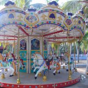 兒童旋轉(zhuǎn)木馬上傳動(dòng)與下傳動(dòng)有什么分別？