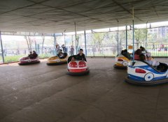 碰碰車游樂(lè)設(shè)備在乘坐的時(shí)候需要注意這些